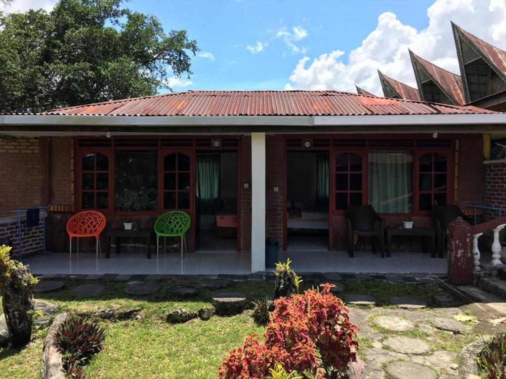 Hisar Guest House Tuktuk Siadong Exterior foto