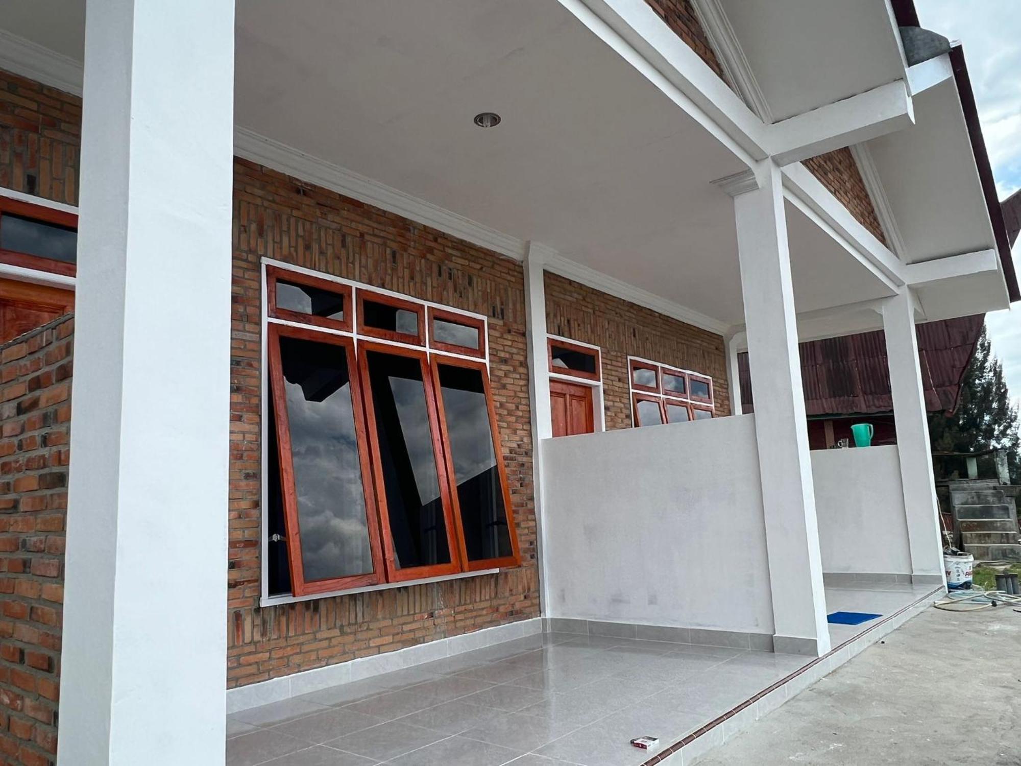 Hisar Guest House Tuktuk Siadong Exterior foto